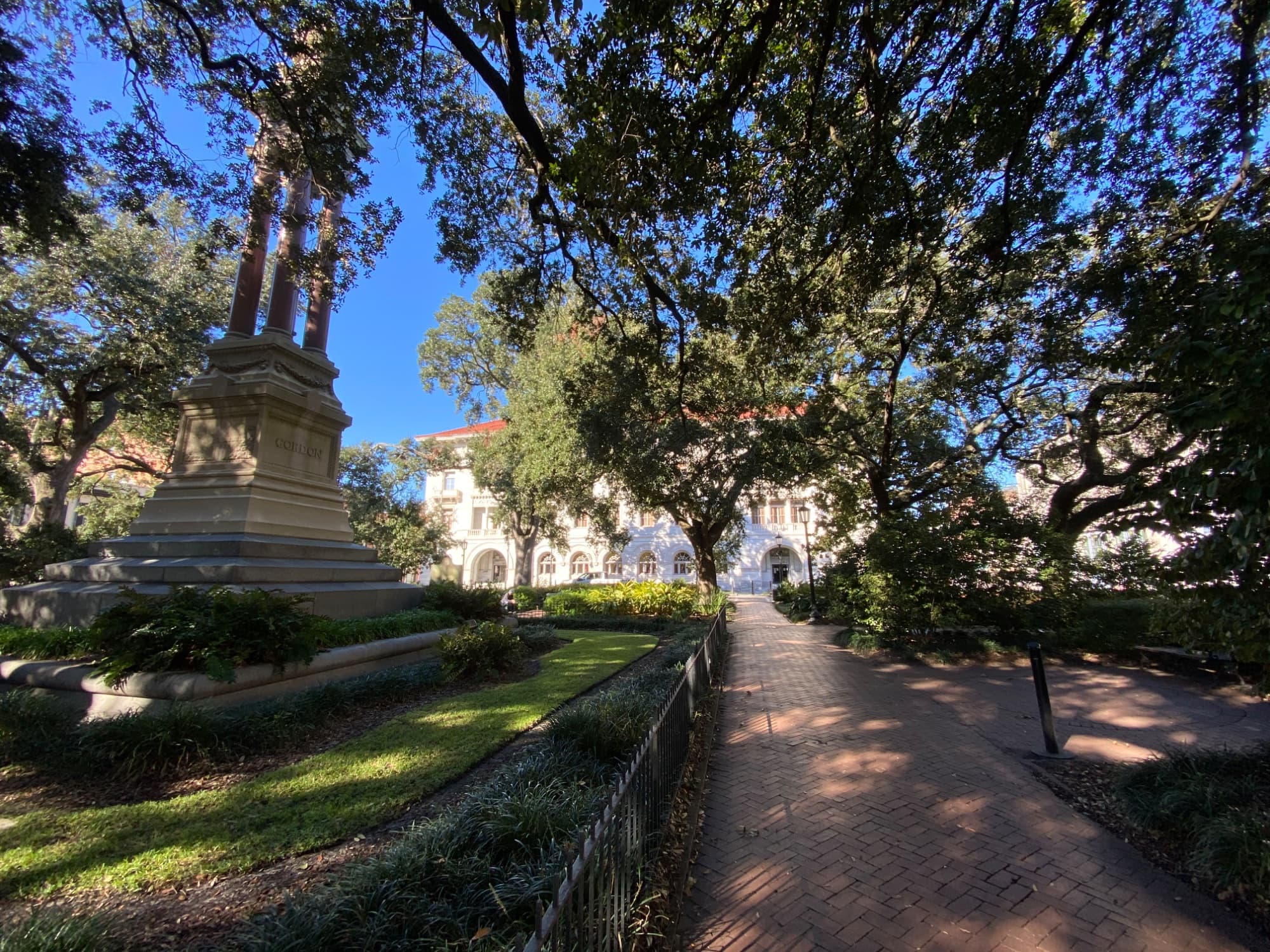 Savannah - A European City in the South